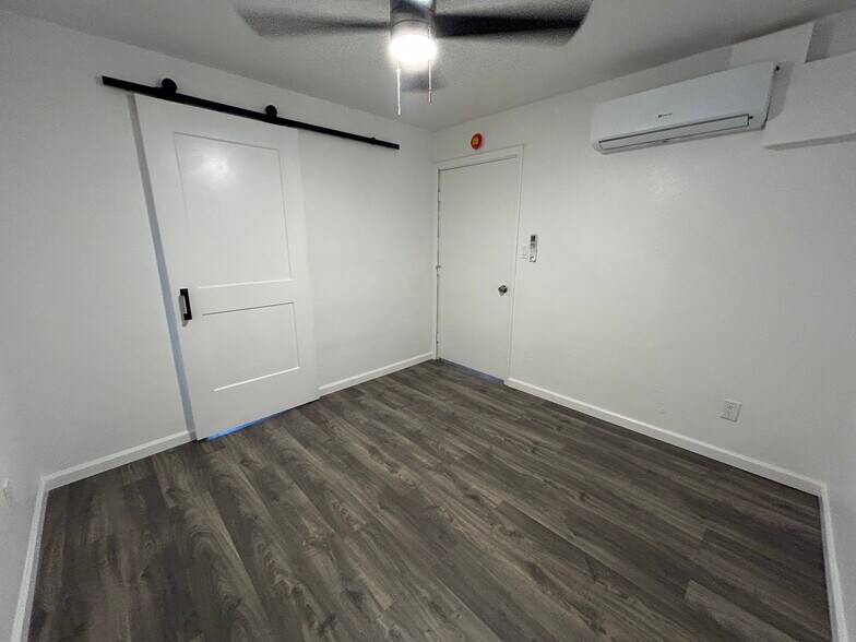 Building Photo - 2122 S Granada Dr