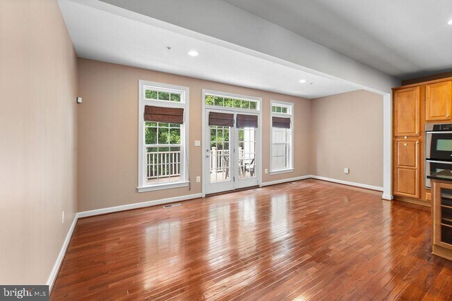 Building Photo - 1627 Whitehall Dr