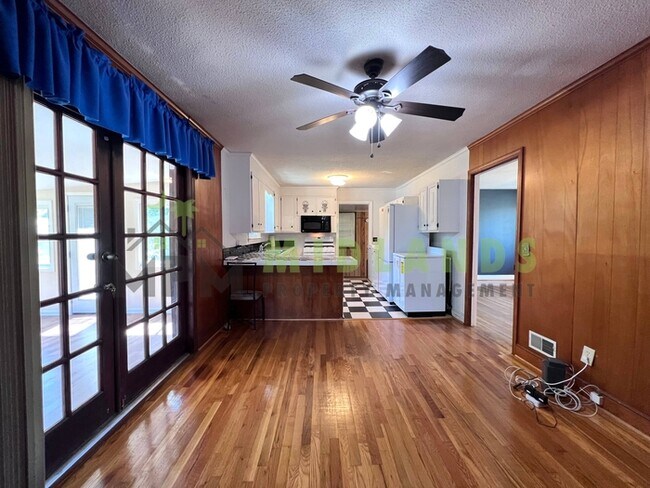 Building Photo - 3836 Davies Dr