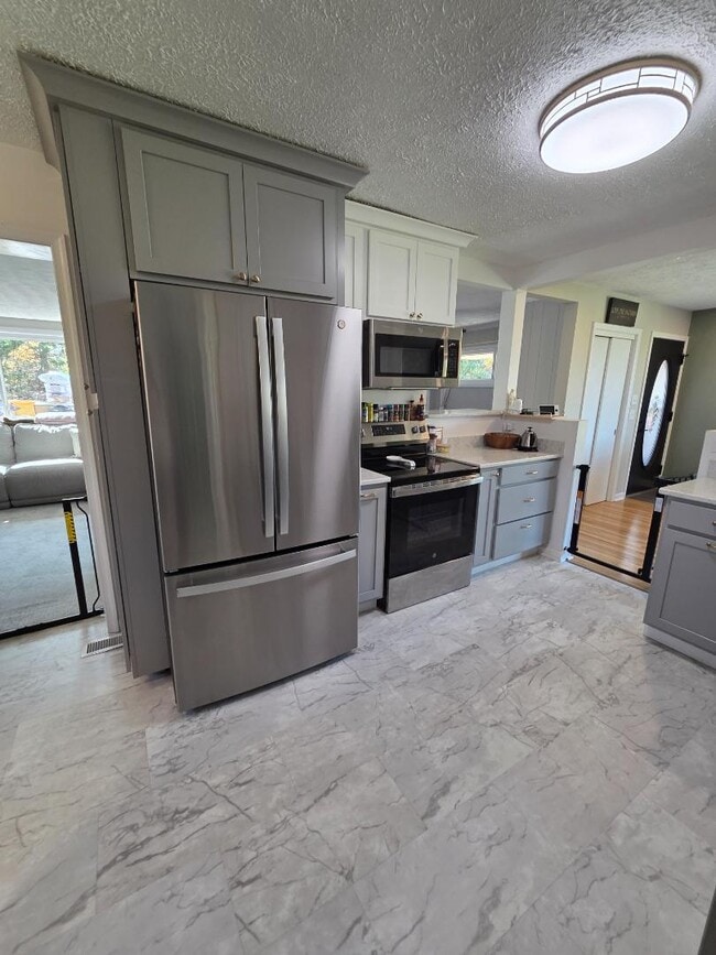 Building Photo - 100 9th Ave