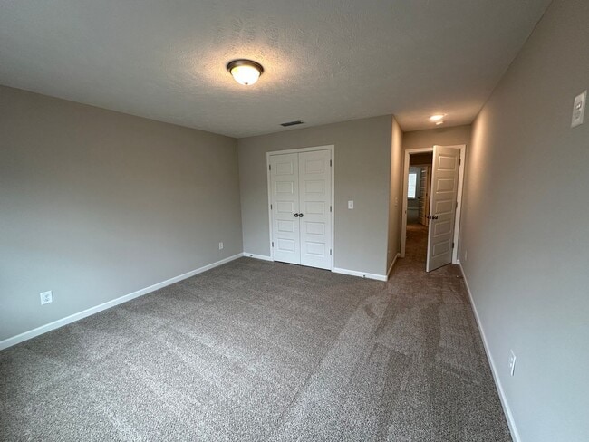 Building Photo - Brand New Townhome In Shelbyville - MOVE IN SPECIAL!!