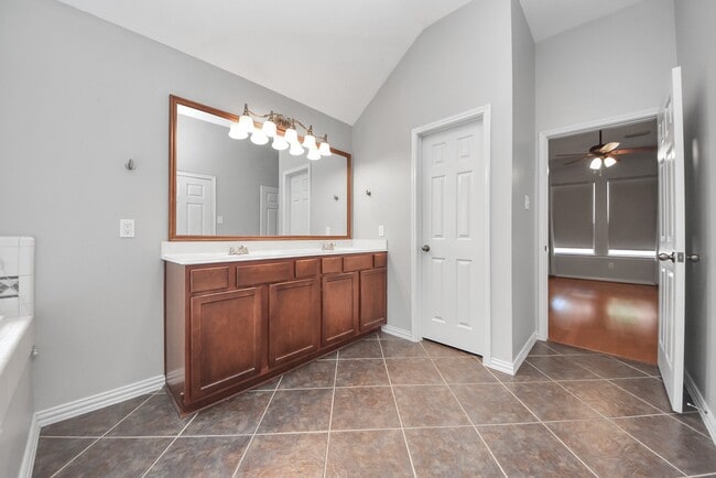 Building Photo - 18403 Sierra Falls Ct