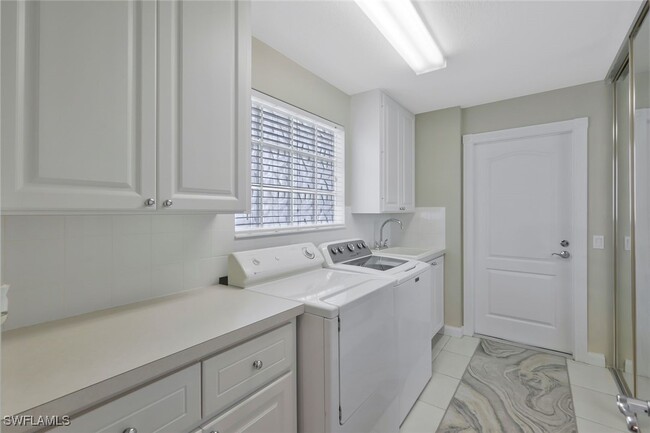 Building Photo - 4949 Kingston Way