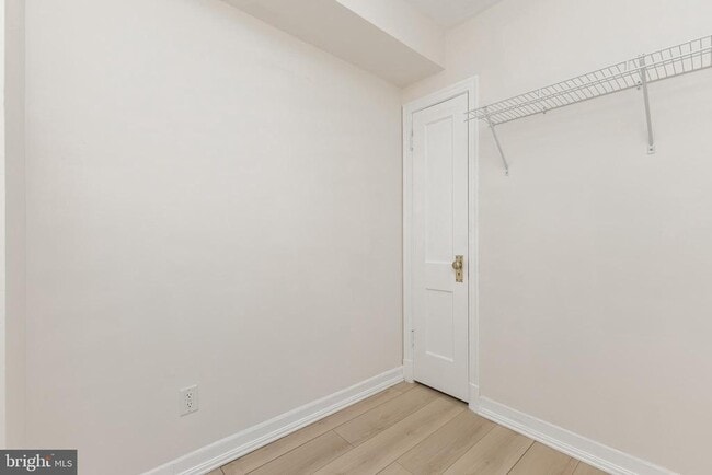 Building Photo - 1500 S Barton St