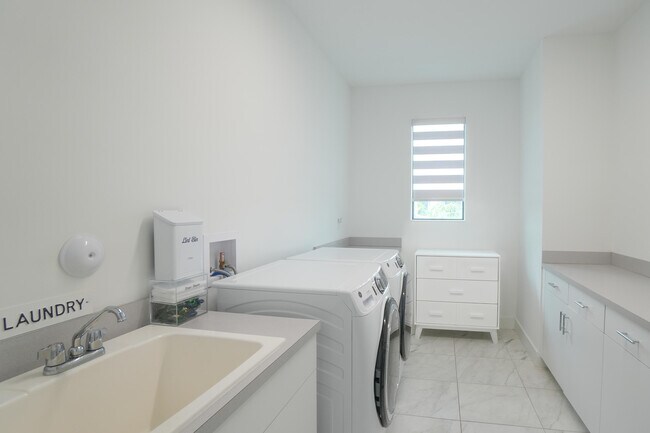 Building Photo - 17350 Sea Blossom Way