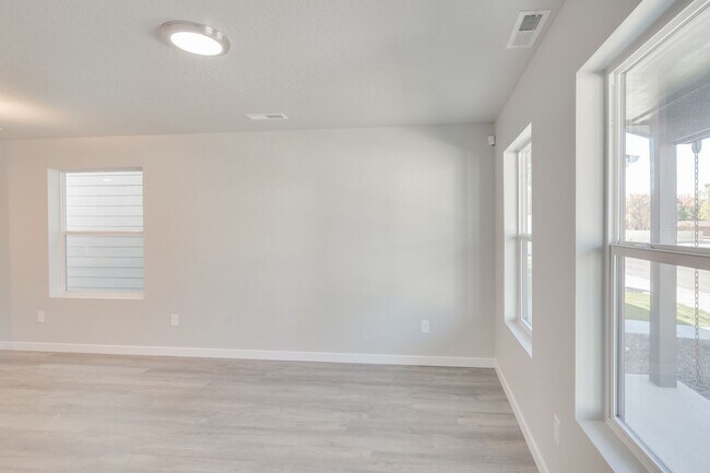 Building Photo - 1676 S Sunseeker Ln