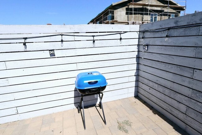 Building Photo - 1063-67 Gillespie Dr