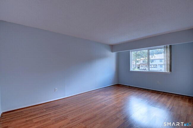 Building Photo - 545 Cypress Rd