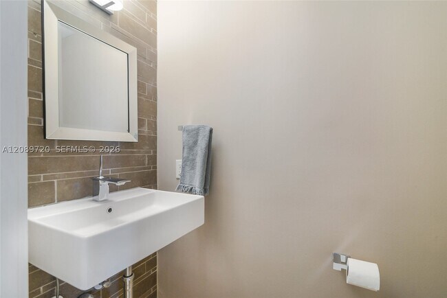 Building Photo - 147 Golden Beach Dr