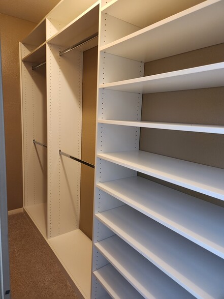 MASTER CLOSET - 4001 Tanglewilde St
