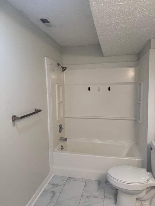 Building Photo - Remodeled Duplex in Ozark!