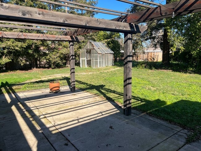 Building Photo - 4 Bedroom Home in Quiet West Davis Cul-de-sac
