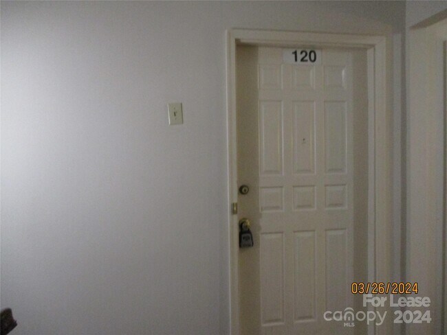 Building Photo - 120 Briarcliff Dr