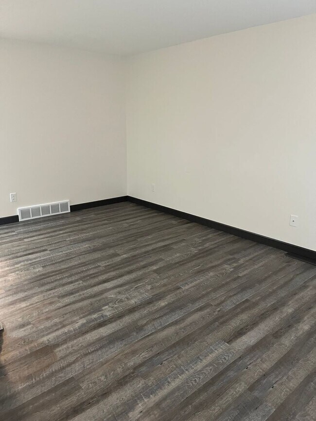 Building Photo - 478 S Kaser Dr