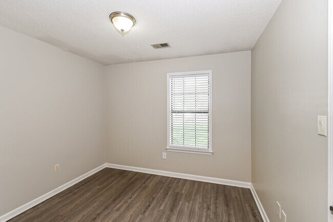 Building Photo - 6901 River Birch Rd