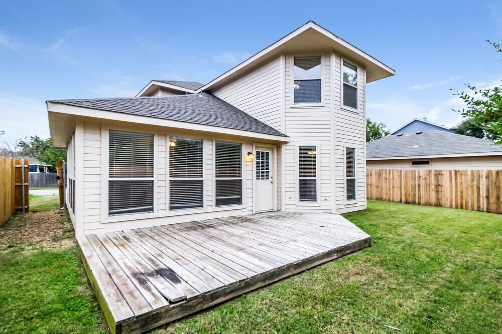 Building Photo - 809 Pace Dr