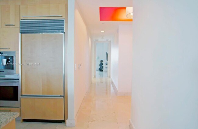 Building Photo - 15901 Collins Ave