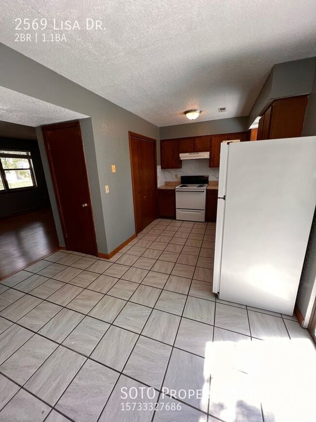 Building Photo - 2BD/1.5 BA Duplex off of Lexington