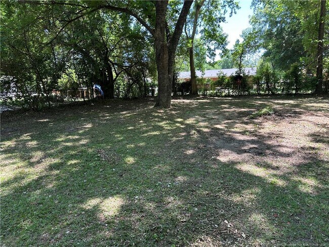 Building Photo - 4909 Walnut Dr