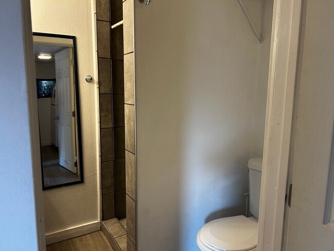 Building Photo - 503.5 S Almon St