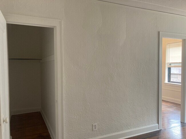 Building Photo - 1725 Van Dyke St