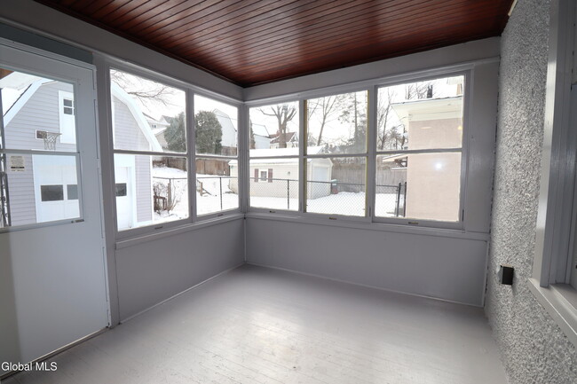 Building Photo - 442 Plymouth Ave