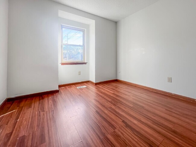 Building Photo - Santa Fe Cr.