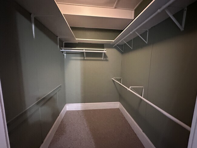 Building Photo - 215 N Washington St