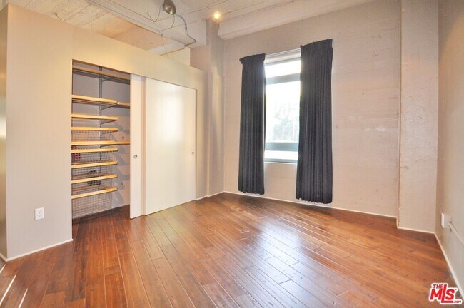 Building Photo - 849 S Broadway