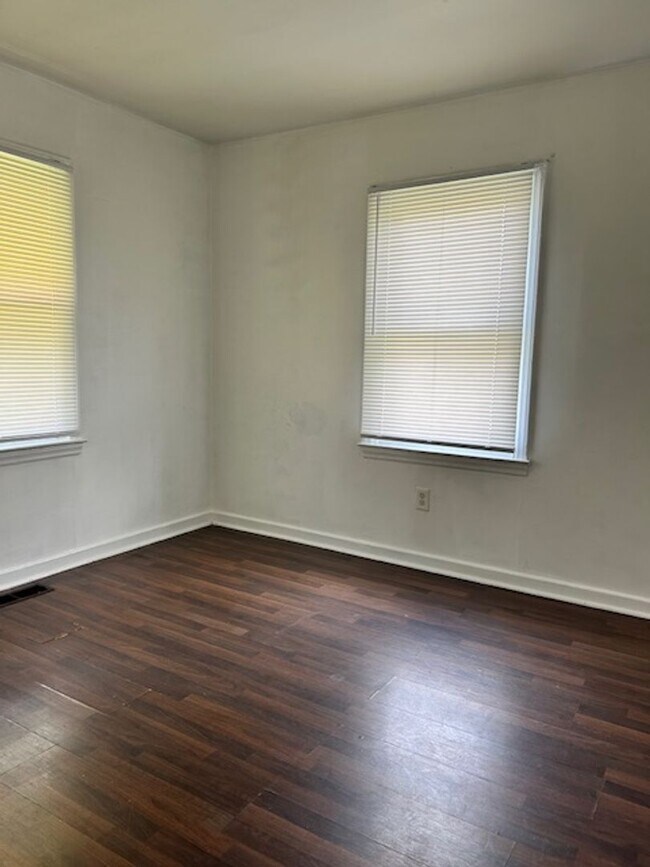 Building Photo - House for Rent