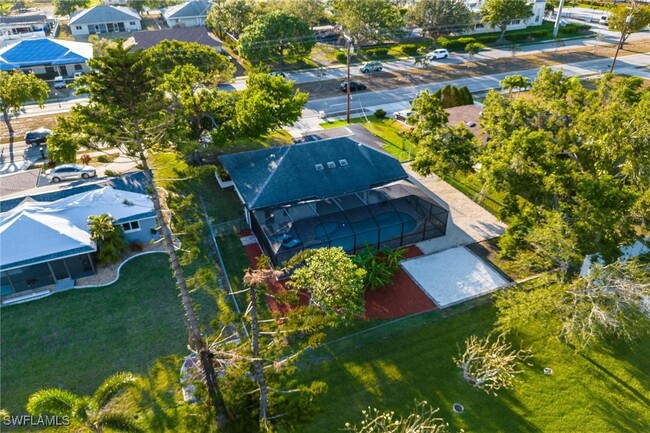 Building Photo - 3307 Santa Barbara Blvd