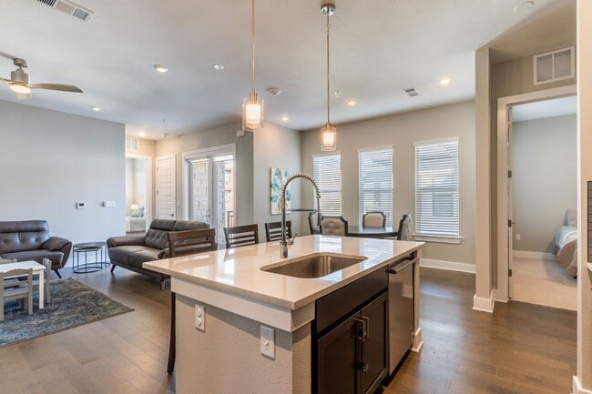 Building Photo - The Grove 2/2 Furnished