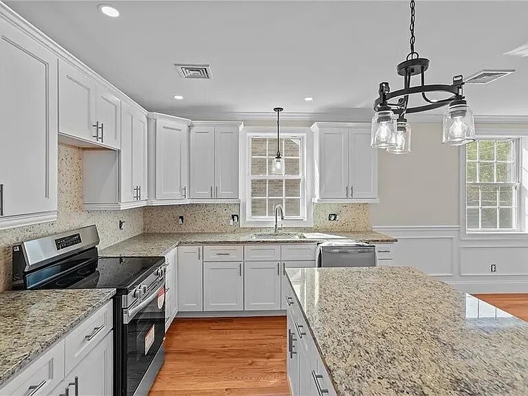 Kitchen - 117 Sharon St