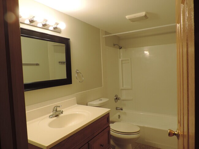 Building Photo - 204 E Bailey Rd