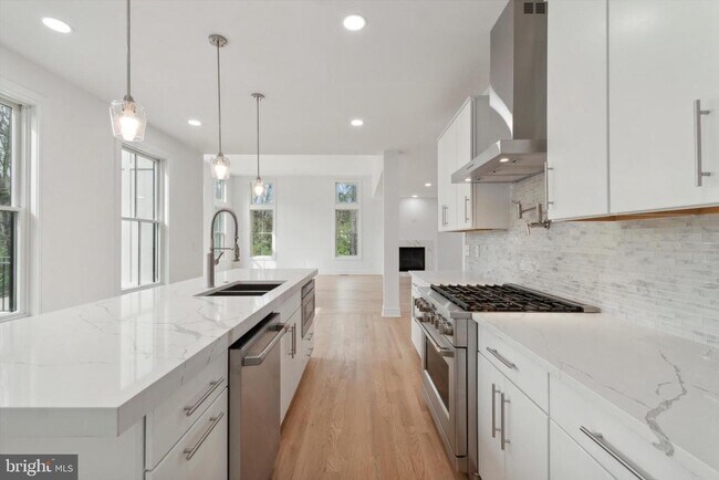 Building Photo - 35 Sycamore Pl