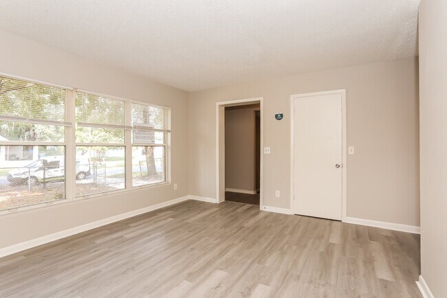 Building Photo - 2434 Quail Ave