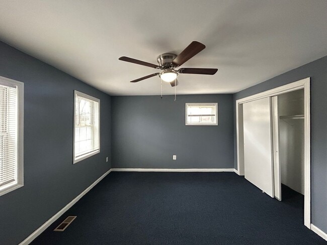 Building Photo - 2561 Marbourne Ave