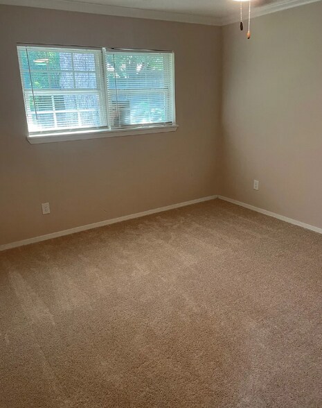 Building Photo - 3954 Cambridge Dr