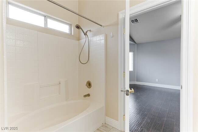 Building Photo - 8807 Red Fox Dr