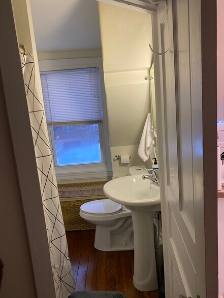 Building Photo - 110 Walnut Ave