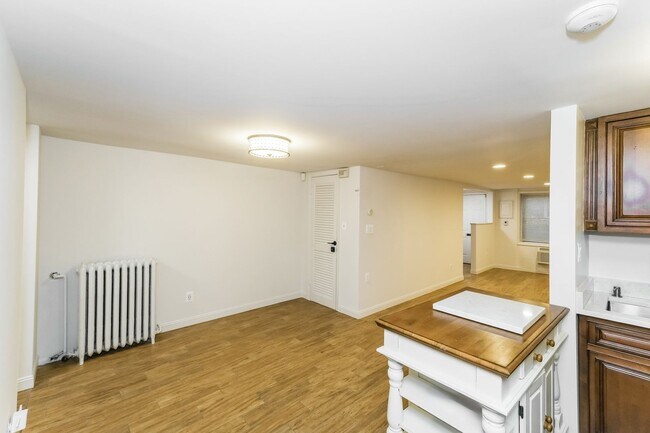 Building Photo - 1318 A St SE