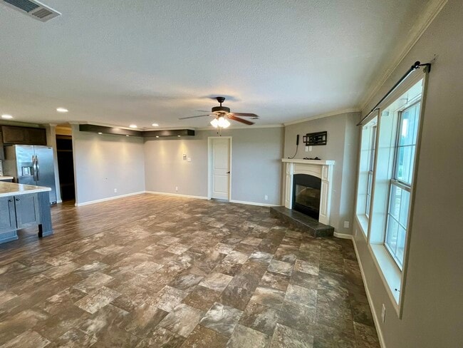 Building Photo - 529 NE 851st Rd