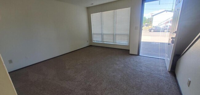 Building Photo - 906 Hersinger Pl