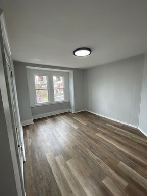 Building Photo - Completely renovated 4 bed 1 bath home near Kennywood Park!