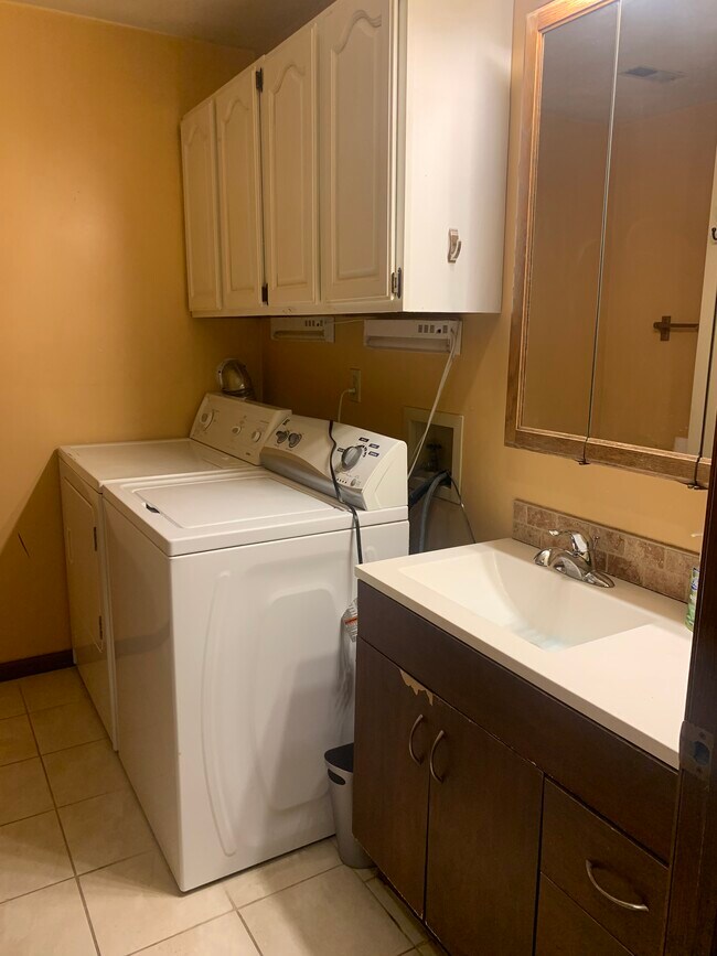 Building Photo - 9915 N Barbados Dr