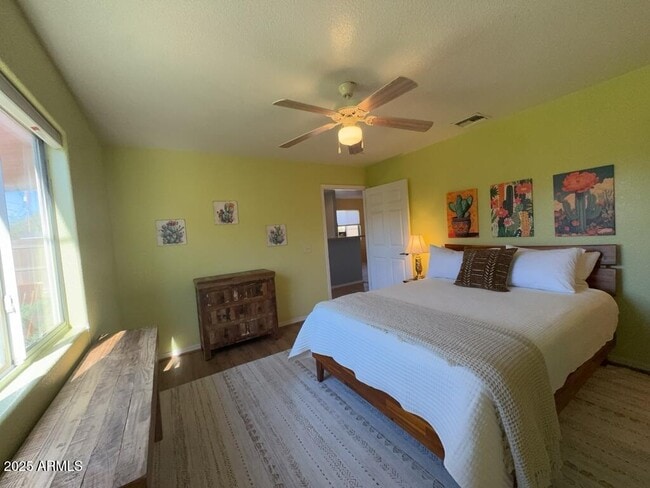 Building Photo - 10238 S Honeysuckle Dr