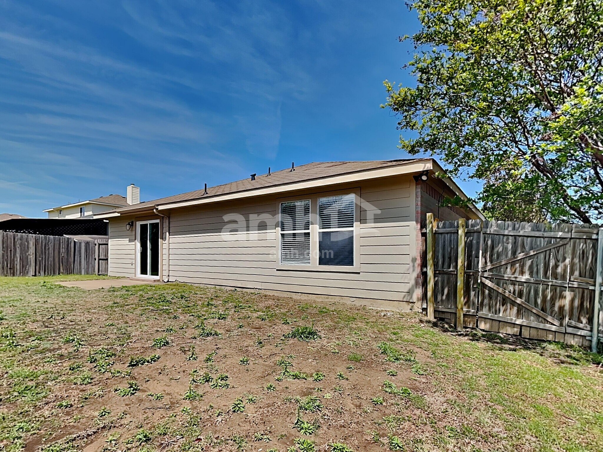 Building Photo - 1601 White Oak Rd