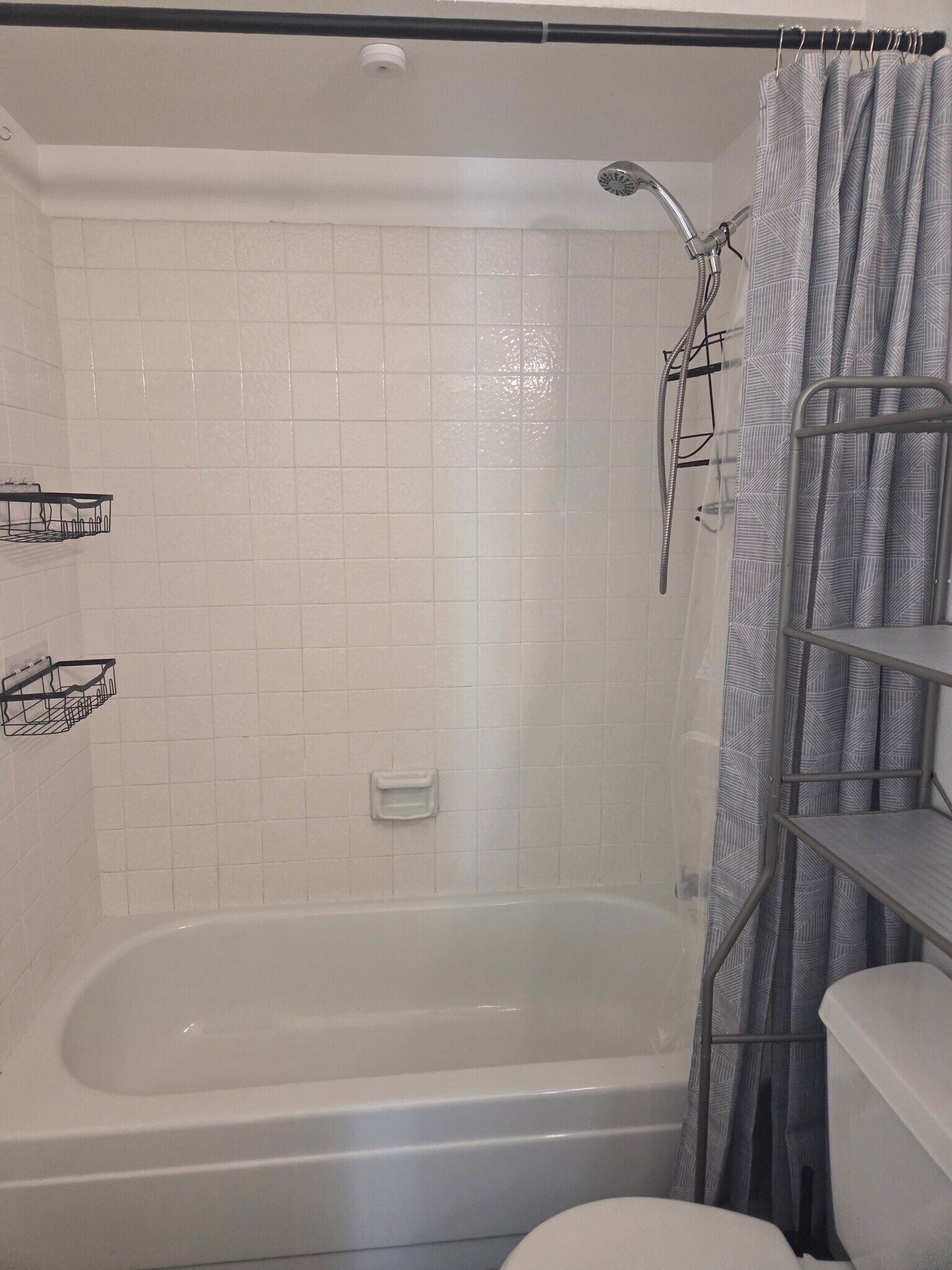 Building Photo - 1050 E Washington Ave