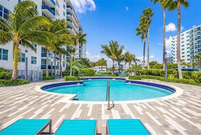 Building Photo - 7501 E Treasure Dr