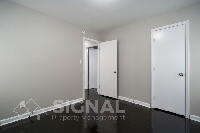 Building Photo - 504 Annie Laura Dr